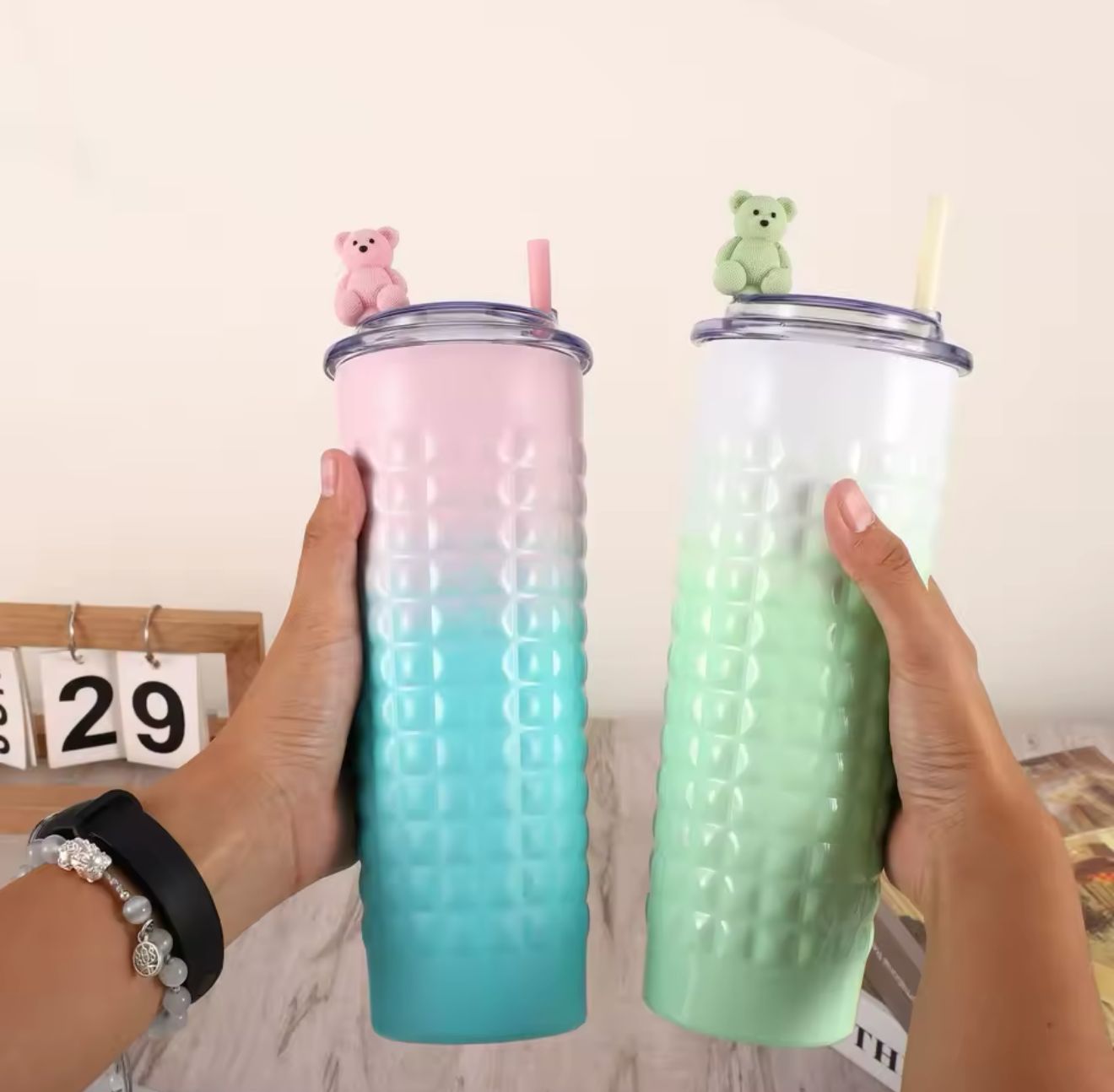 💖🥤 Vaso Cute con Osito Decorativo – Tumbler Reutilizable de Colores 🌟🐻