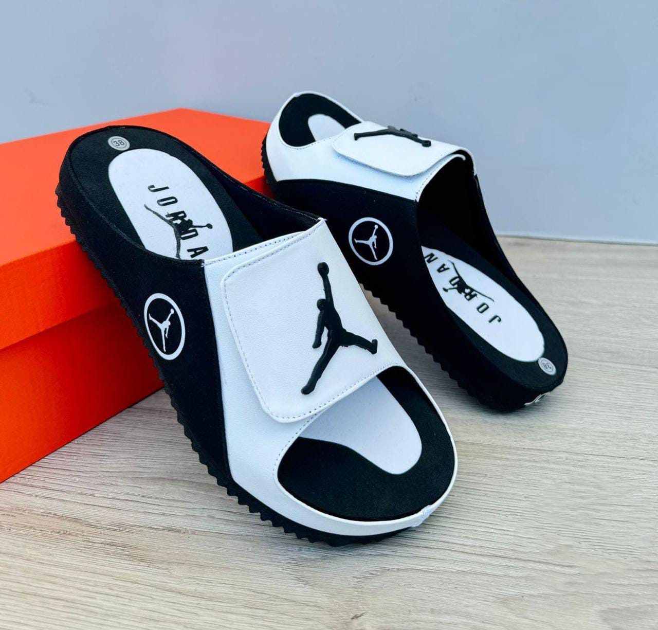 👟🔥 Sandalias Jordan 10 – Urbanas, cómodas y con mucho flow